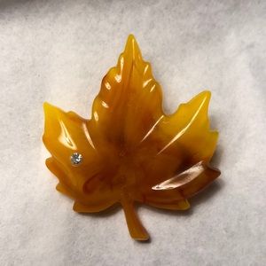 Avon vintage autumn leaf brooch